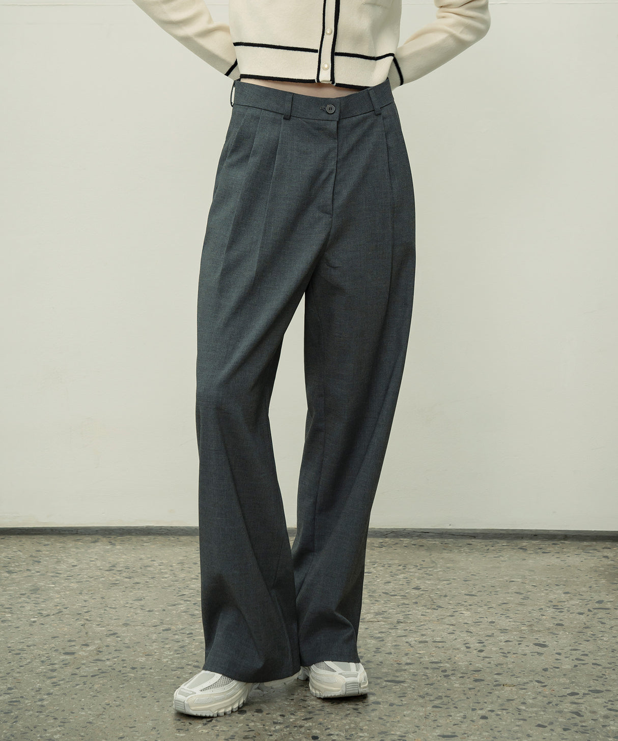 시야쥬 SIPT7052 Muse two tuck wide slacks_Charcoal
