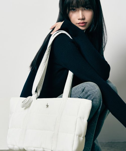 Leathery Nylon Padded Crossbody Bag [White] - Size & Reviews | Musinsa