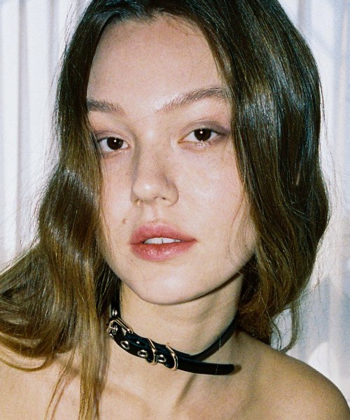 0 8 buckle leather choker