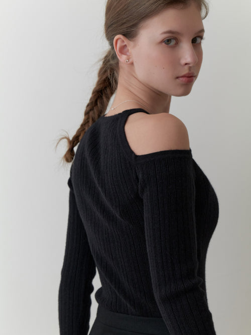 Betty open shoulder knit (black)