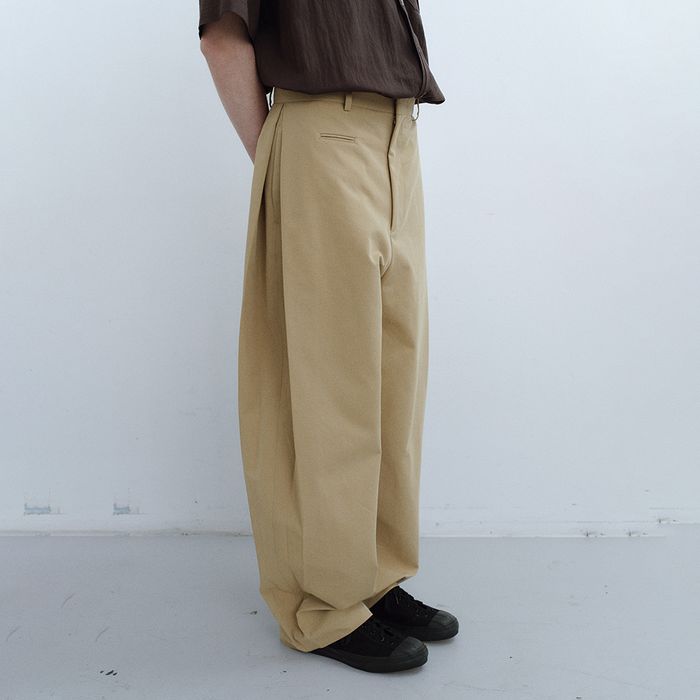 side tuck curved pants (beige)