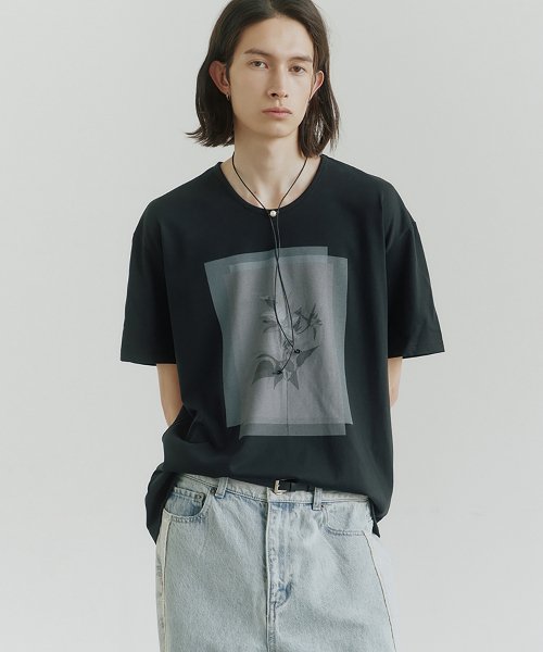 Layer Flower Print T-shirt (Black)