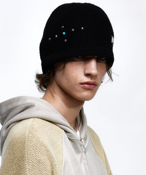 RIVET KNIT BEANIE - BLACK