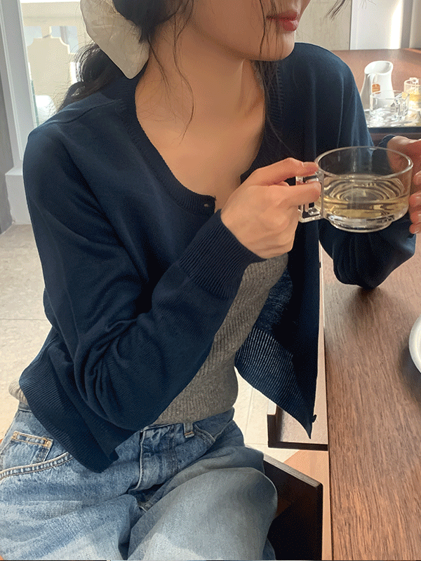 Neine Lutus Basic Round Knit Cardigan