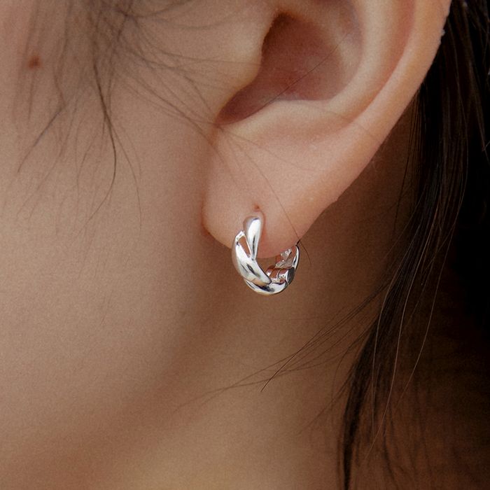 Curve earring