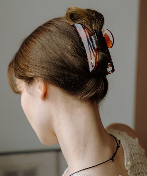 HA018 Basic has a logo hair clip