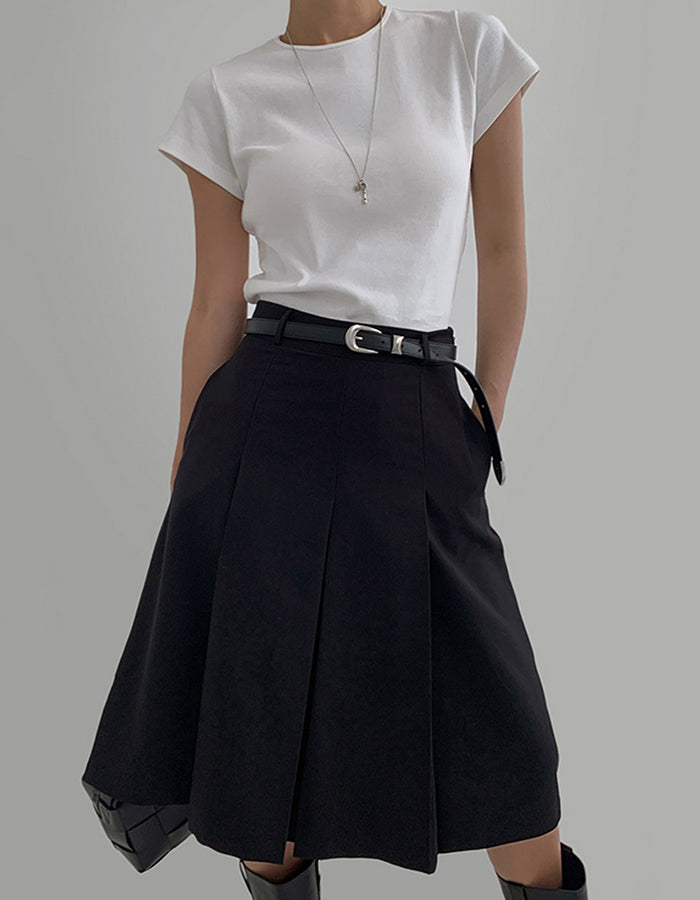 Larum [by LAROOM] Regular T-shirt