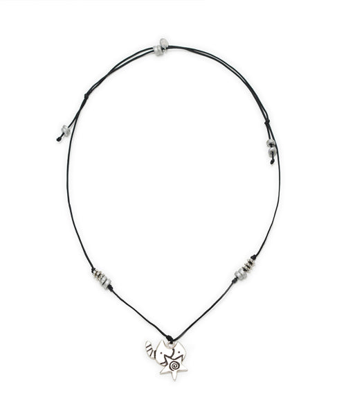 Silver necklace (hugging)