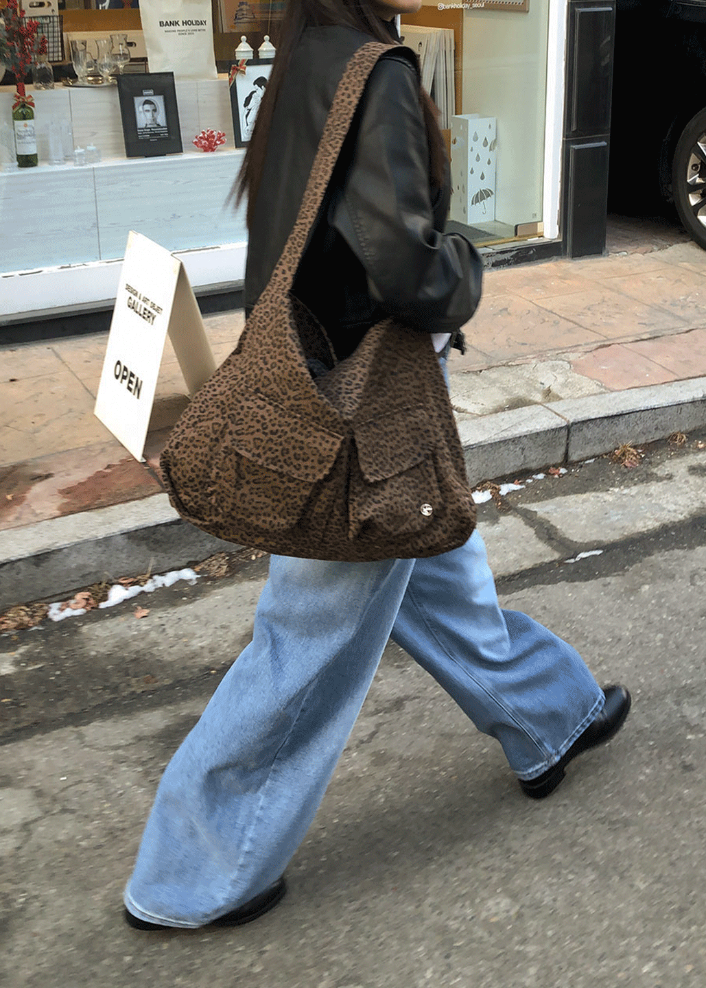 Seoul-based LEOPARD SHOLDER BAG