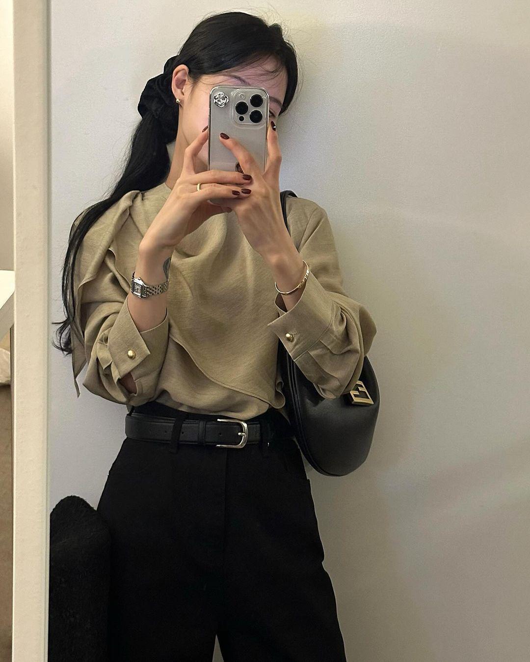 YOINUS Four Women's Long-Sleeved Wrap Shirring Satin Scarf Loose Fit Oversized Fit Blouse