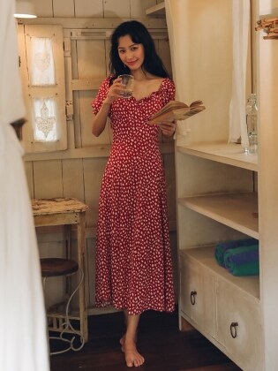 [Exclusive] Peering Dress