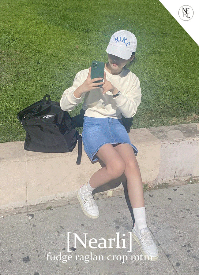 Unnie [Nearli/1500 Jangdan] Fudge Solid Fit Raglan Cropped Sweatshirt
