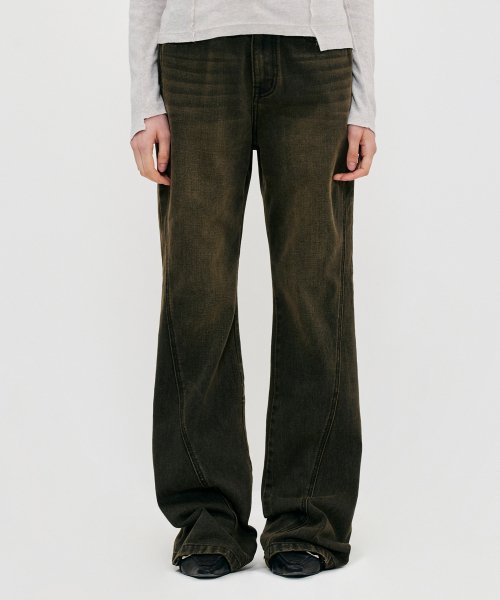 Curved Flare Jeans [Washed Brown]