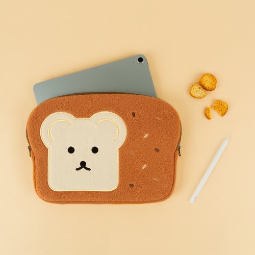 刺繍入りラップトップポーチ - ベアブレッド (iPad 11/13/15 インチ)