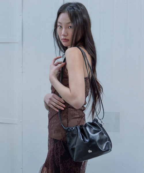 crinkle bucket bag (BK)