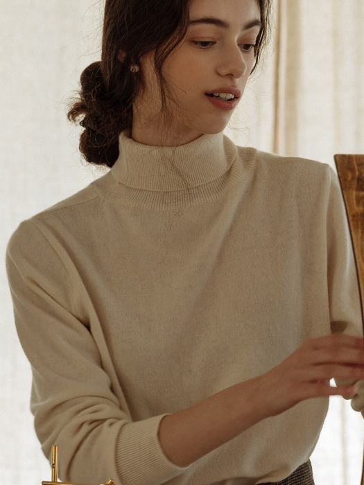 Cashmere soft turtleneck (Ivory)