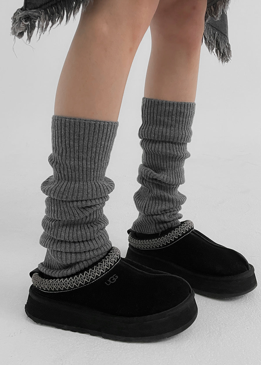 Black Up [Sold 6,000 Pieces] Wonku V-Neck Knit Leg Warmer (35% Wool)