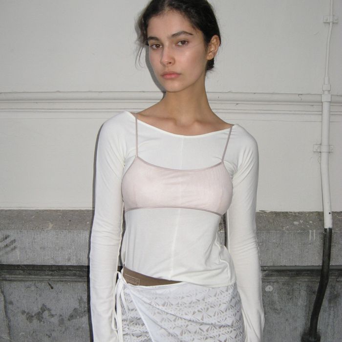 SHEER BUSTlER, LIGHT BElGE