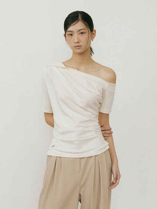 Unbalance Drape Sleeve (cream)