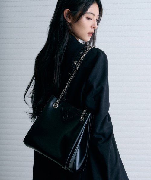 LEATHERY Two-Way Chain Bucket Bag [BLACK] - Size & Reviews | MUSINSA