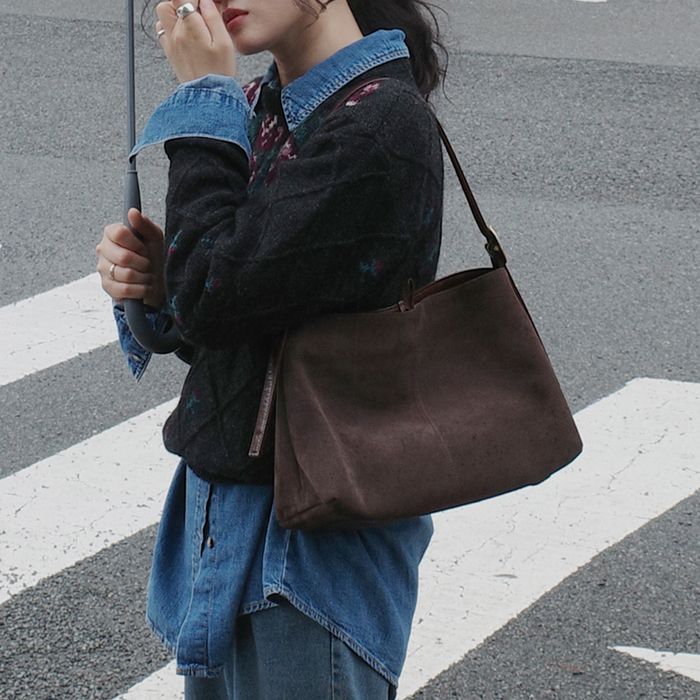 Stroll bag medium suede sepia Stroll bag medium suede sepia
