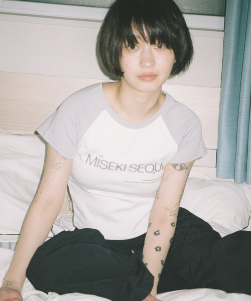 Light grey raglan logo short sleeves