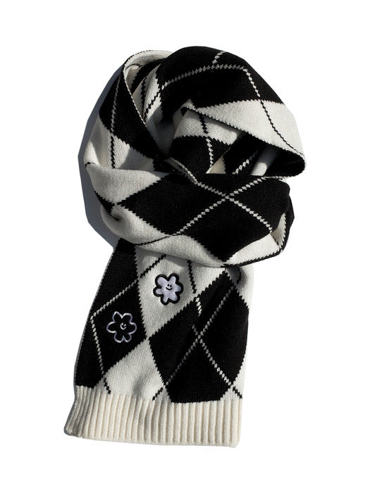 Argyle Mono Daisy Knit Muffler (Black)