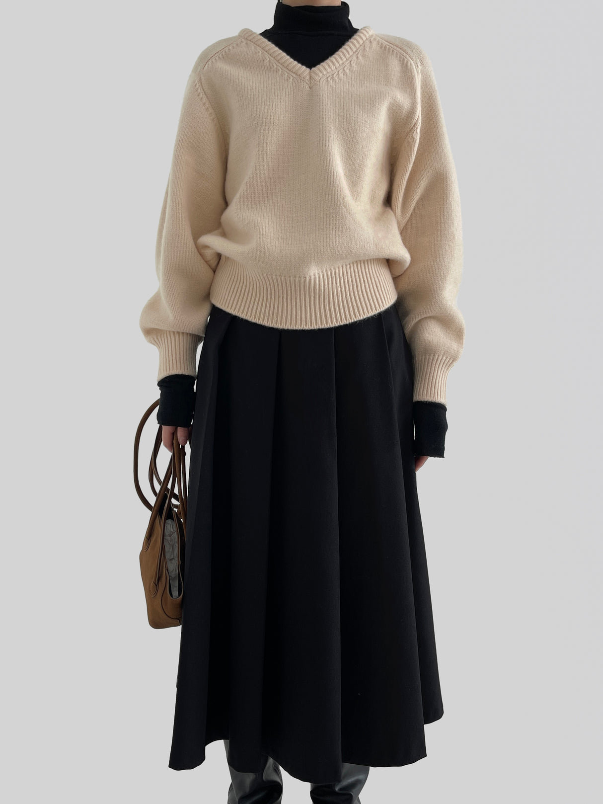 Autumn near V-neck knitwear