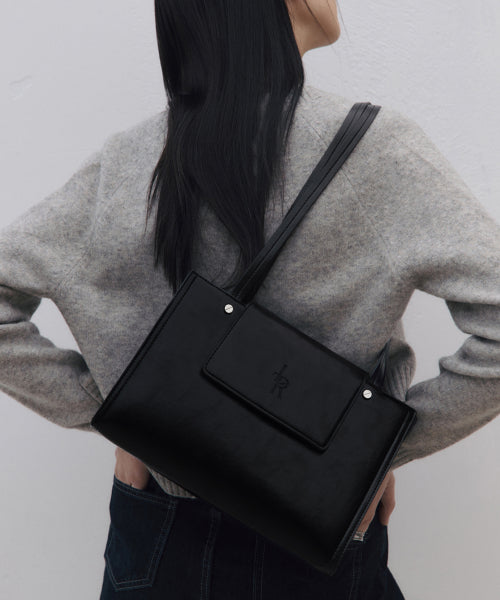 Leathery Vaulted Square Shoulder Bag [BLACK] - Size & Reviews | Musinsa
