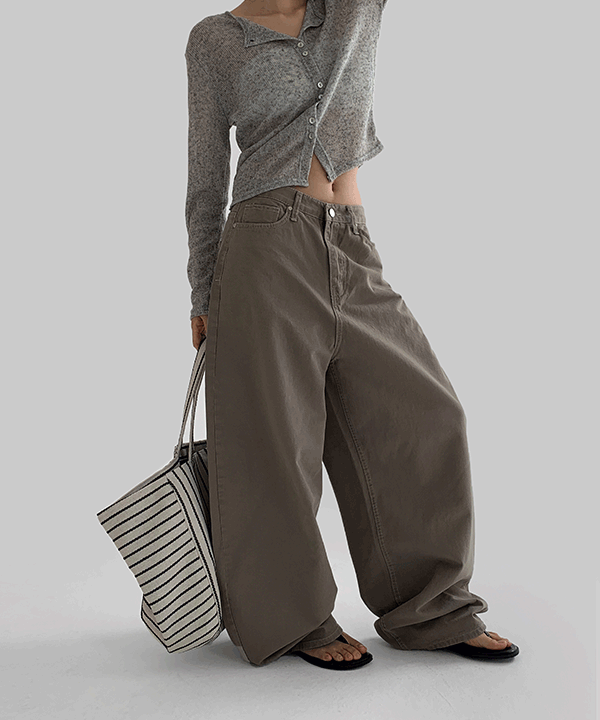 manic-colored semi-balloon wide cotton pants