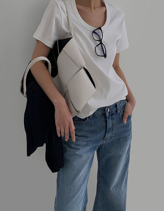 Larum [by LAROOM] Clean U-neck T-shirt