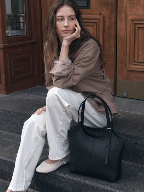 90 Veneta Bag Medium Black