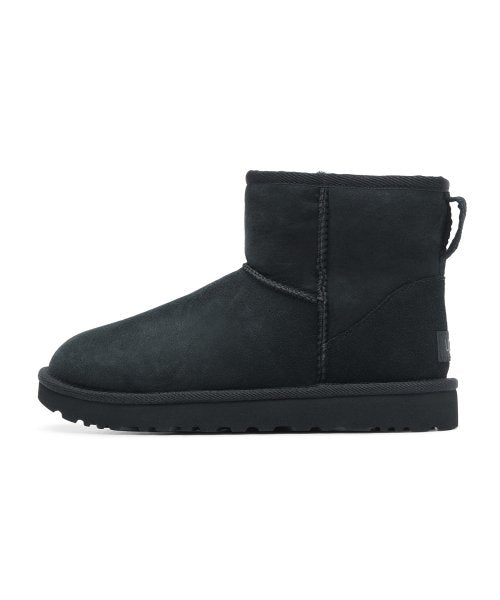 UGG オーバーロック ステッチ ミニブーツ (クラシック ミニ II) W - ブラック / 1016222BLK