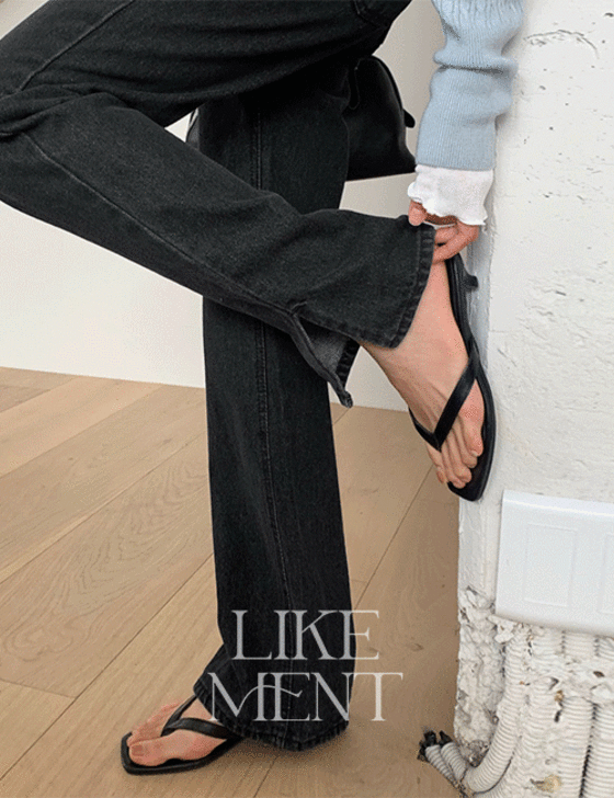 Like U [Over 40,000 Units] [LIKEMENT] Tea Rop Slit Black Denim Straight Denim (PT)