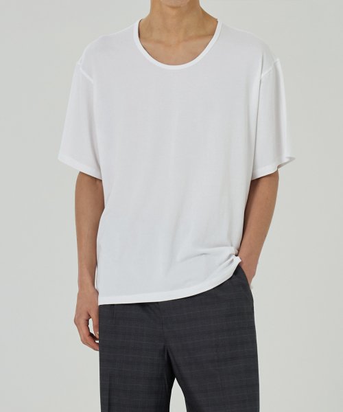 Essential U-Neck T-Shirt (White)