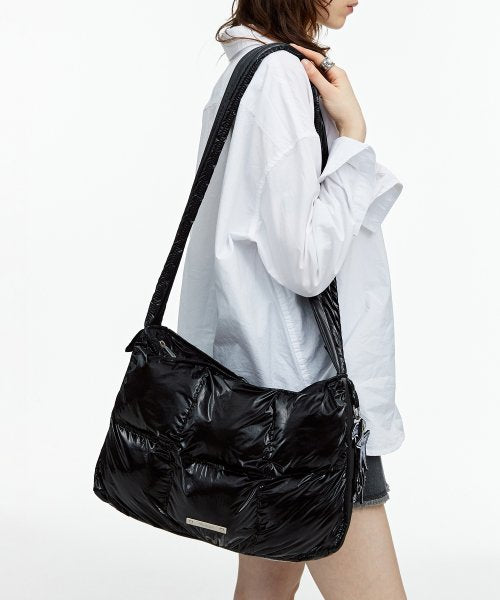 ネロバッジ パッド入りバッグ グロッシーブラック