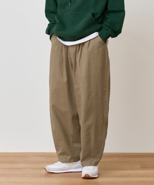 Two-Tuck Cotton Balloon Banding Pants (Beige)