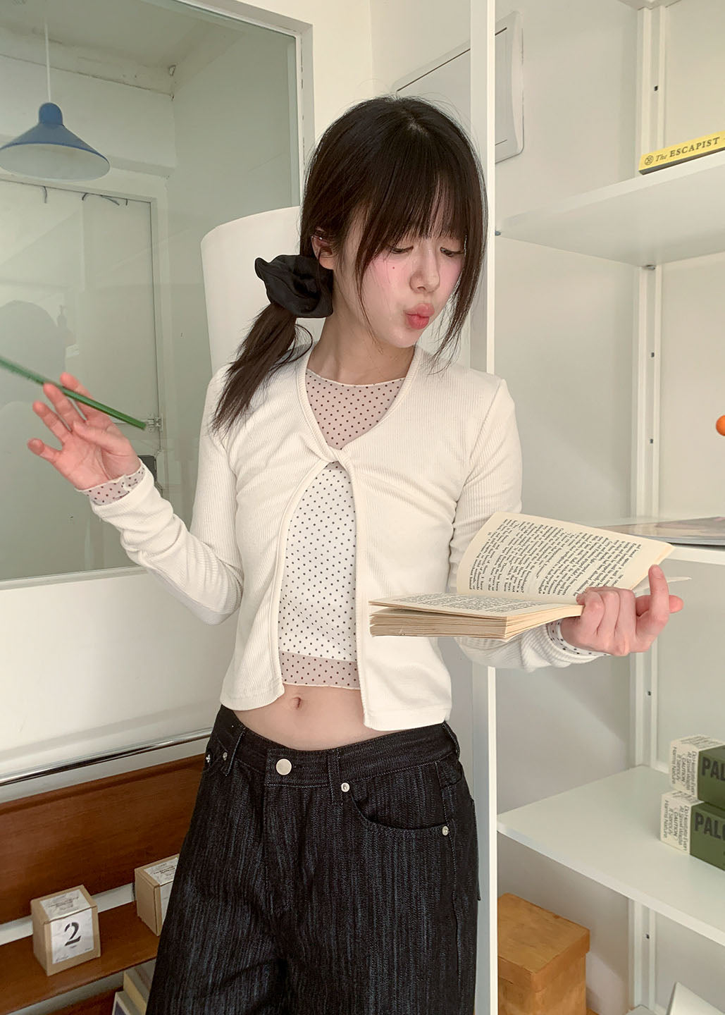 Seoul-based TWIST CARDIGAN