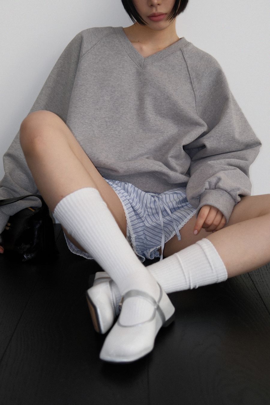 Autumn [made] Balloon V sweatshirt