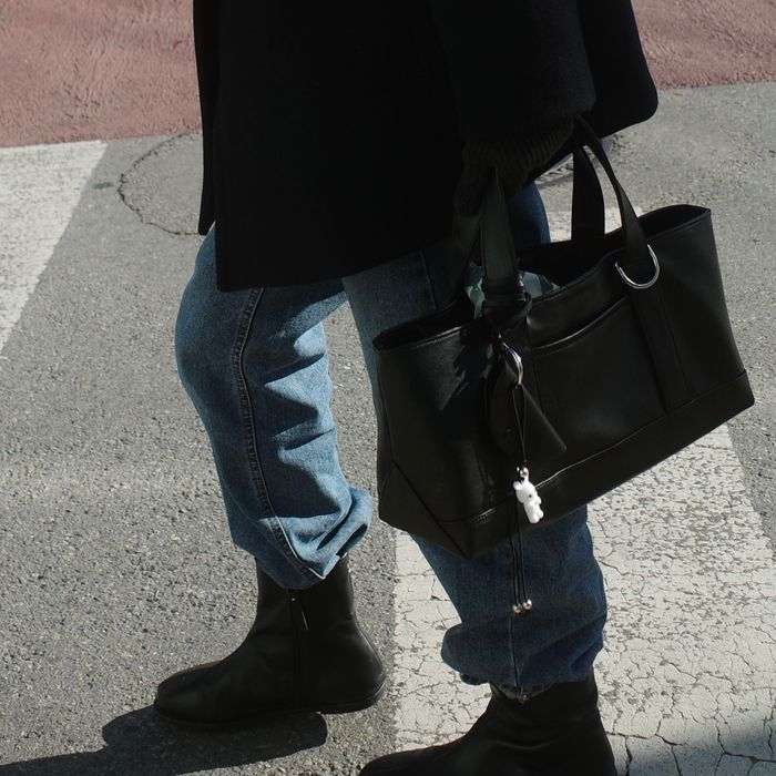 [3rd restock/pre-delivery] BOAT bag - Black (hard leather ver.)