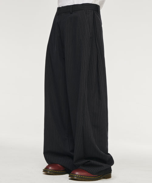 multi-tuck wide slacks [Blackstrip]