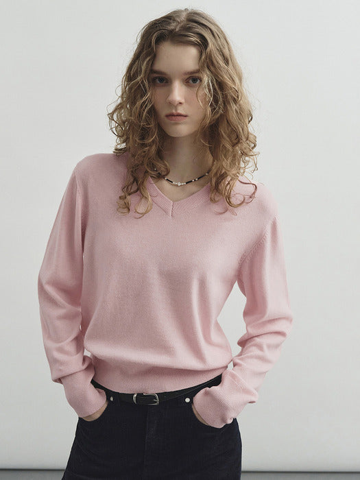Our cashmere V-neck knit light pink MDKT088LPINK