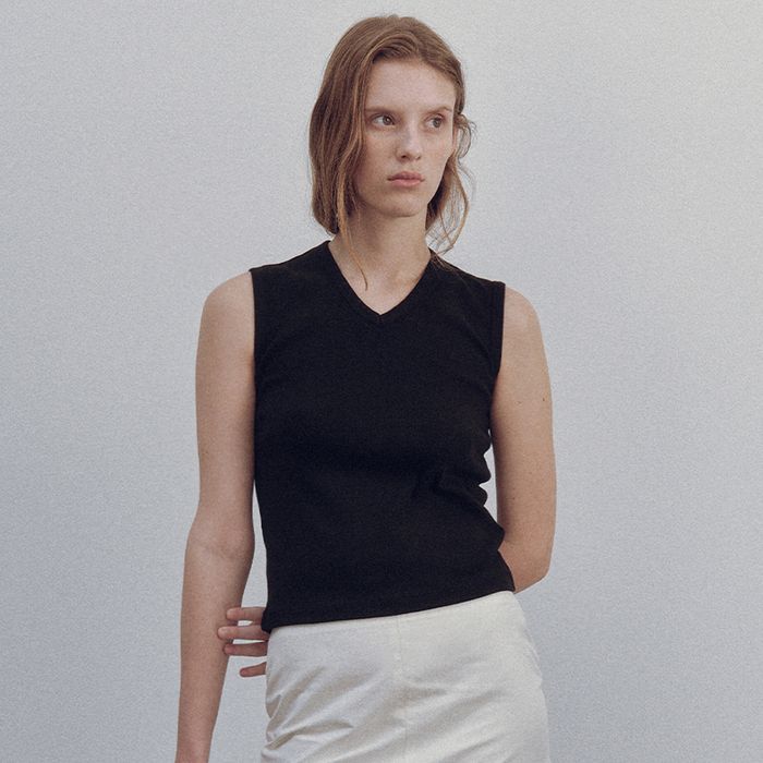 90s v-neck sleeveless top (Black)