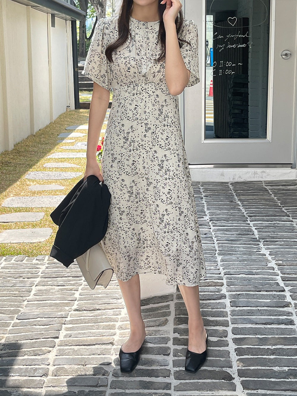 K Club [Self-produced] Nov Flower Strap Short-Sleeved Dress