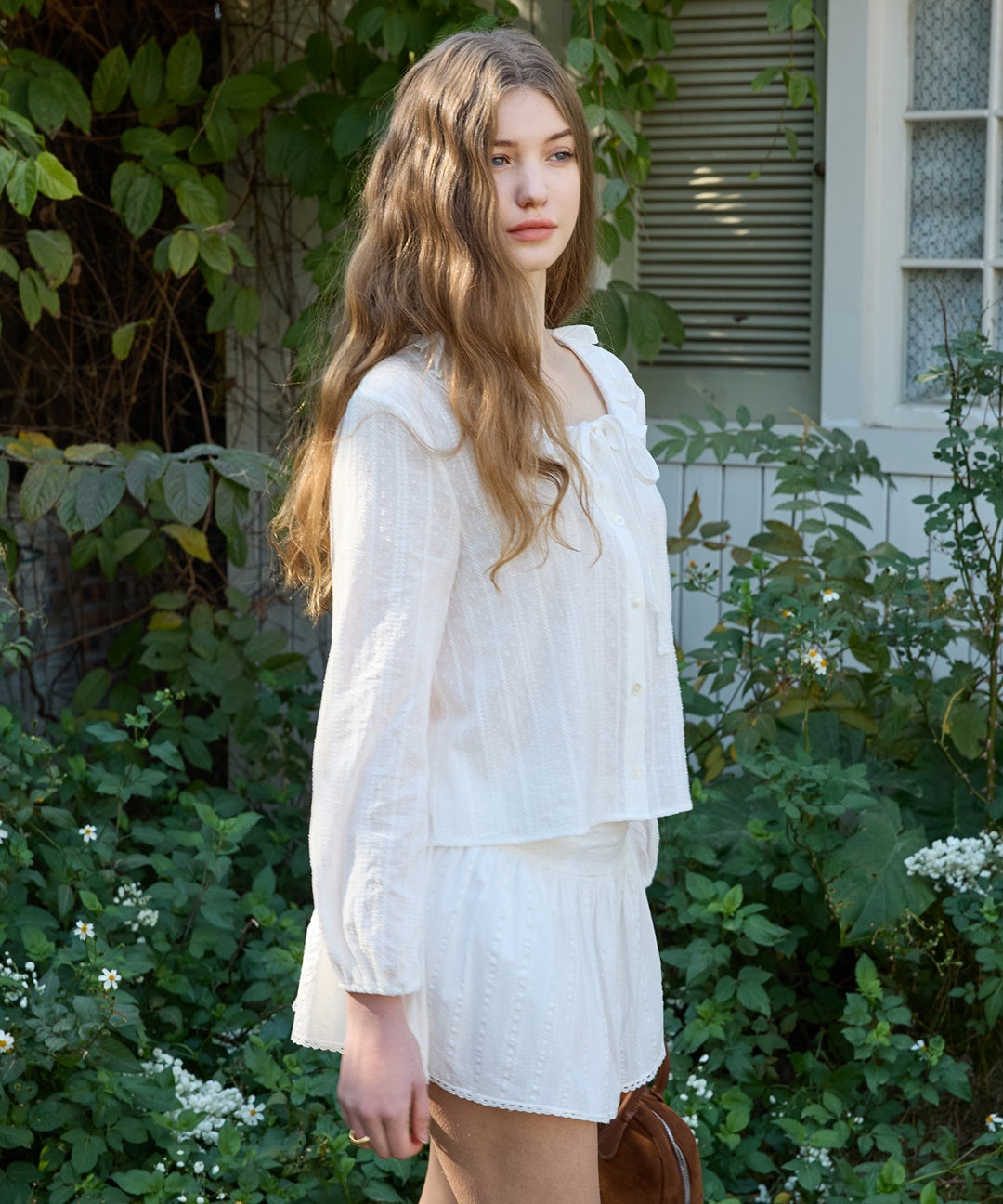 Letterprommoon [Actress Shin Ye-eun Worn] Claire Ribbon Ruffle Balloon Blouse (2 colors)