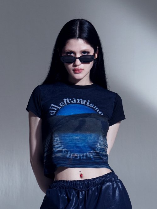 ムーングラフィッククロップTシャツ