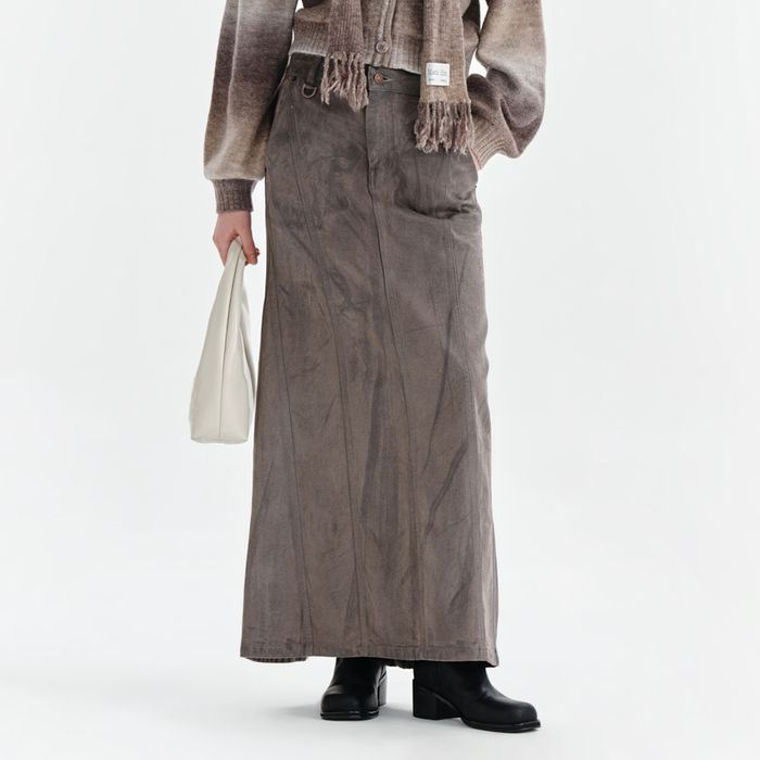 WAX COATING DENIM SKIRT IN BROWN
