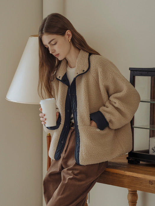 Reversible Collar Point Boucle Jumper_Beige