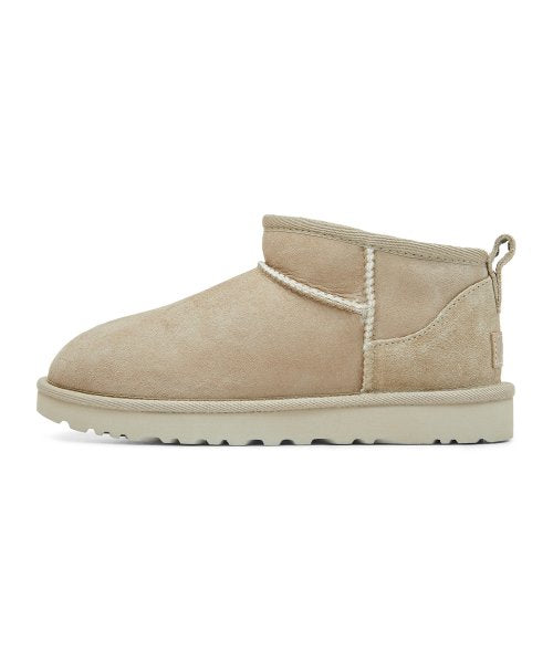 UGG スエードレザーミニブーツ（クラシックウルトラミニ）W - サンド / 1116109SAN
