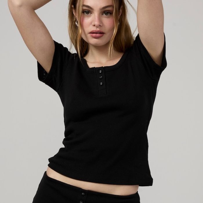 PROVINCE EYELET BUTTON TEE (BLACK)